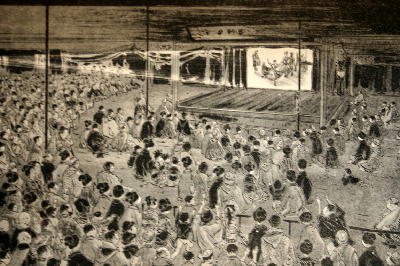 『職工諸君に寄す』が配布された神田錦輝館。この絵は、明治３０年、同館で活動写真が上映された時のもの