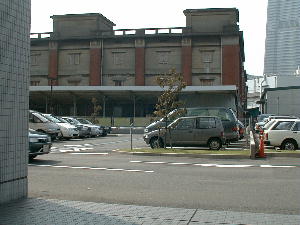横浜第二合同庁舎より帝蚕倉庫を望む