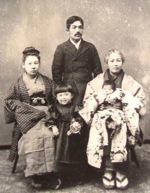 Takano family, from right to left Masu, Fumi, Fusataro, Miyo, and Kiku, photo taken Feb 25, 1903 at Qingdao